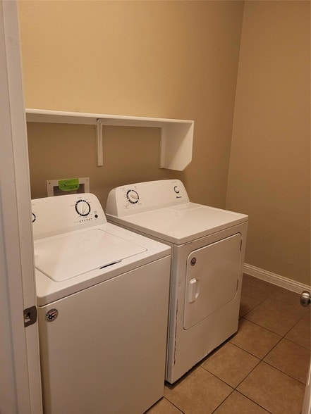 Building Photo - 3416 De Soto Loop