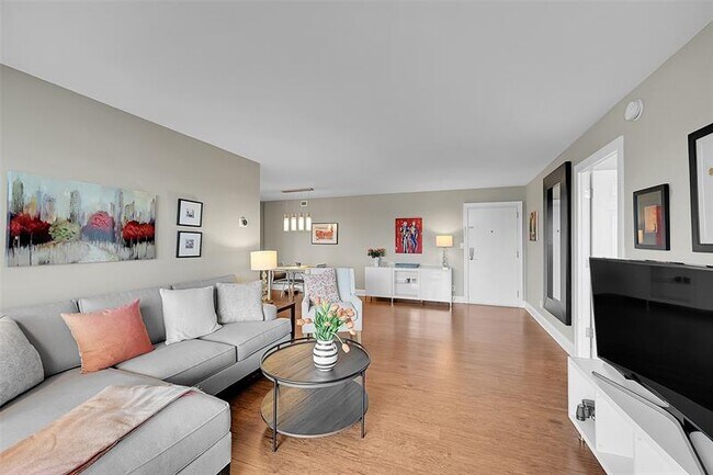 Building Photo - 2841 N Ocean Blvd