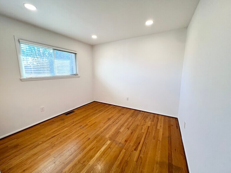 Building Photo - 30541 McGrath Dr