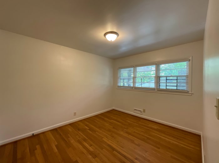 Building Photo - 911 Lindbergh Drive NE