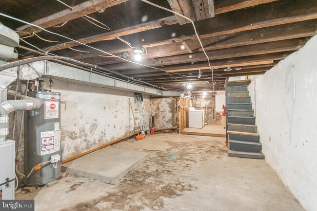 Building Photo - 2079 E Tioga St