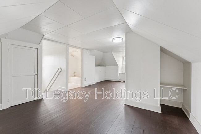 Building Photo - 513 Wilson St