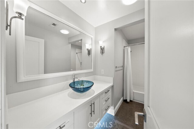 Building Photo - 703 Calle Brisa