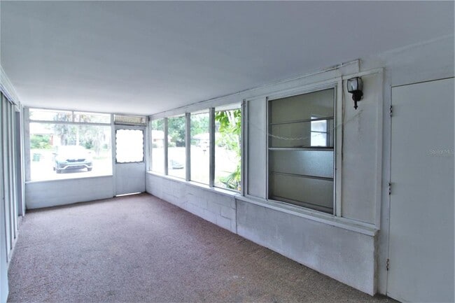 Building Photo - 1935 Edgewater Dr