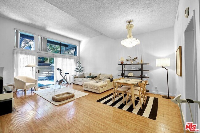 Building Photo - 421 S Van Ness Ave
