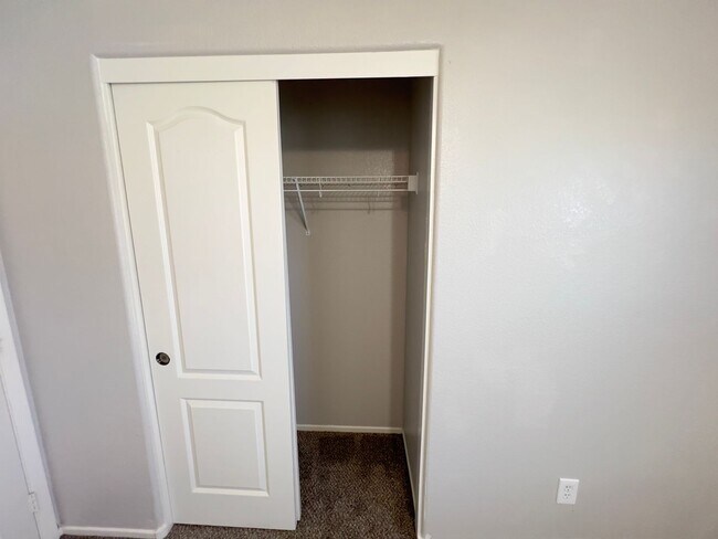 Building Photo - 4 bedroom, 3 bathroom home located in Southwest, NV!