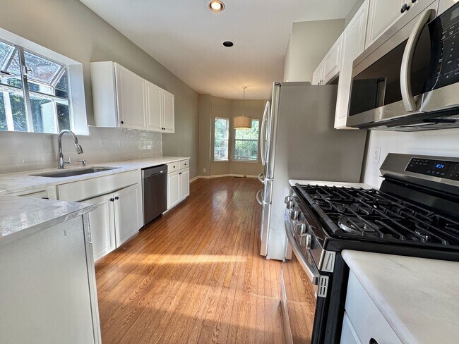 Building Photo - 4 Bed, 2.5 Bath Home w/ 2 Car Garage in Fieldstone Farms