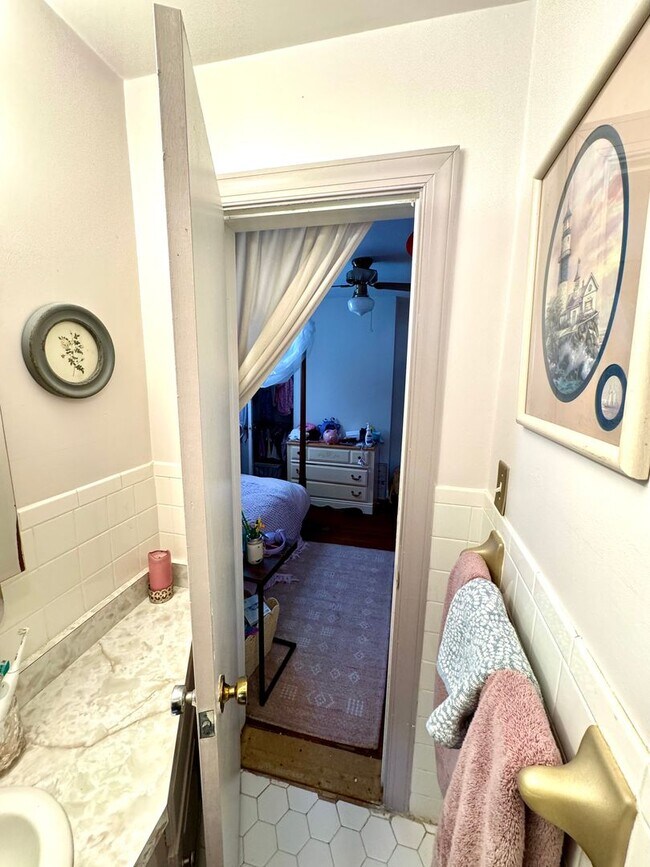 Building Photo - 5 Bed 2 Bath Home for Rent in Chesapeake!