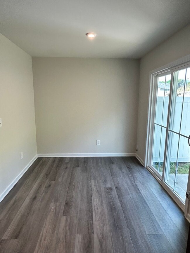 Building Photo - 3 Bedroom 2.5-Bath Home