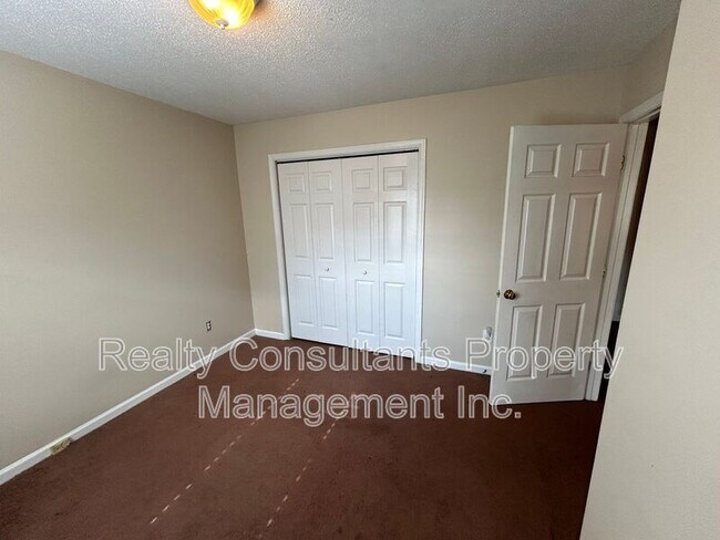 Building Photo - 600 Summerwalk Rd