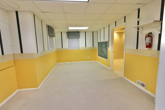 Building Photo - 18376 W Springwood Dr