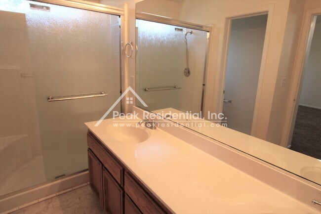 Building Photo - Very Nice 3bd/2.5ba Elk Grove House with 2 Car Garage!