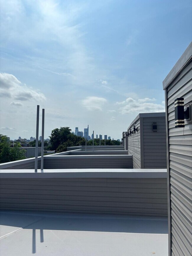 Building Photo - 2007-2013 N Croskey
