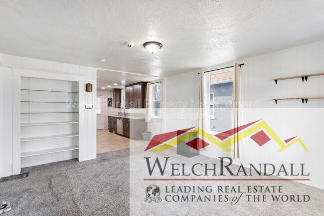 Building Photo - 825 27th St