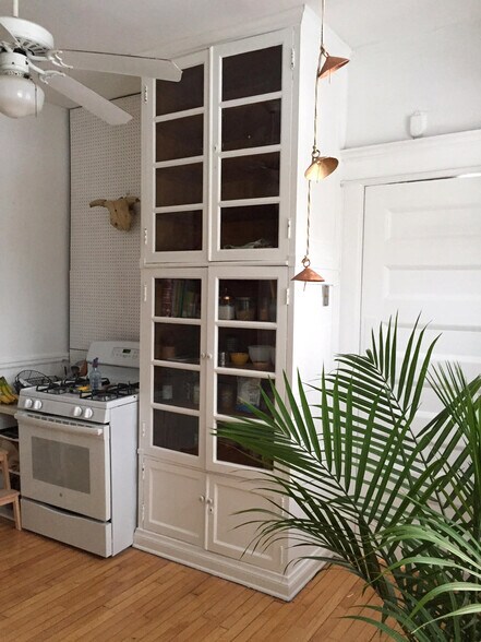 Kitchen cabinets - 2446 Grand Ave South #2