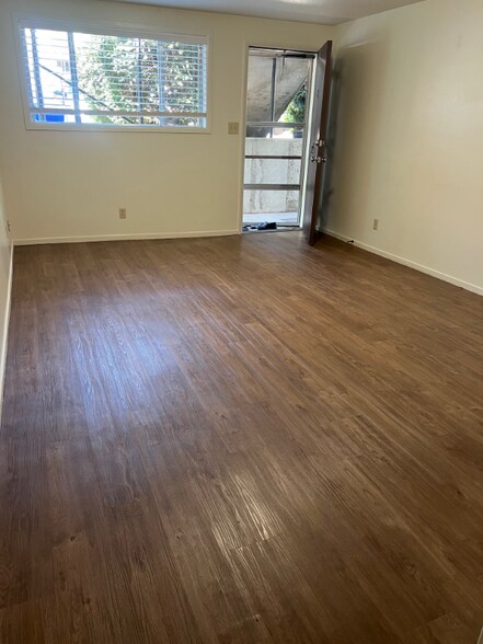 Building Photo - 372 W 200 N