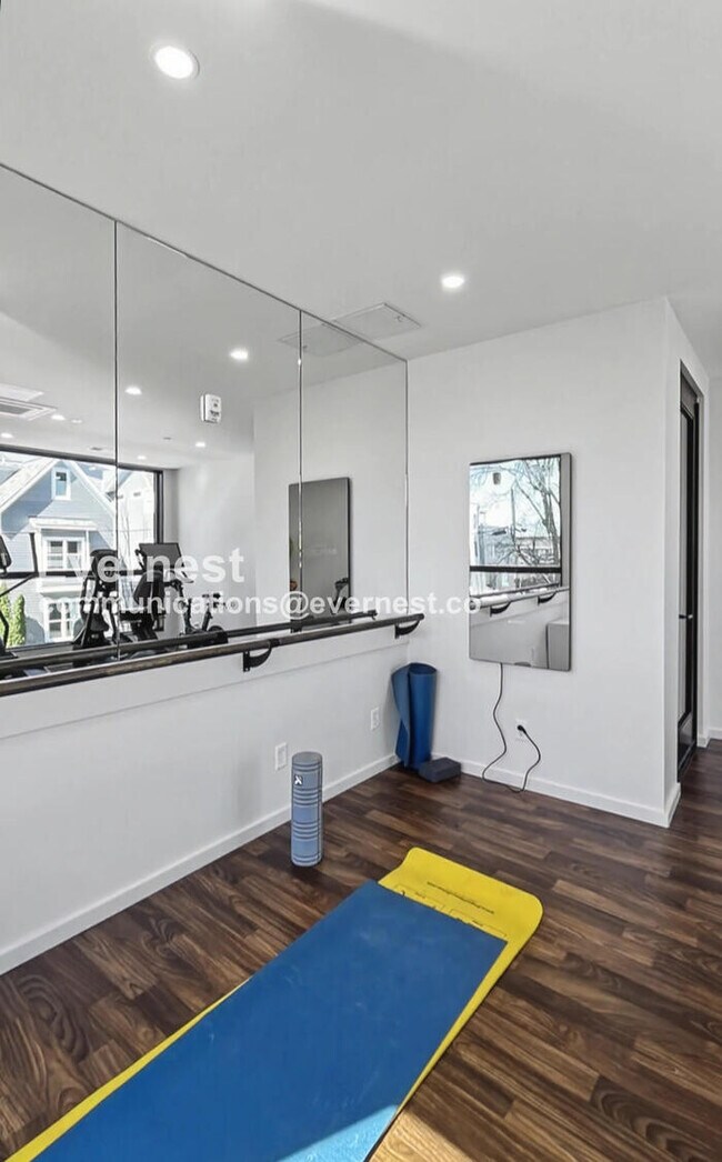 Building Photo - 500 Merritt Ave