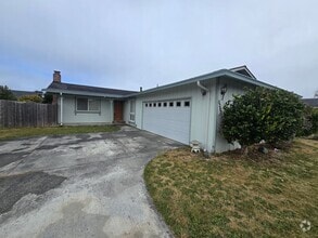Building Photo - Charming 3 Bedroom, 2 Bath Home with Attac...