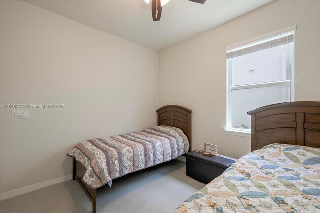 Building Photo - 12300 SW Myrtle Oak Dr