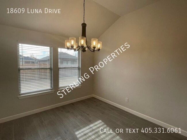 Building Photo - 18609 Luna Dr
