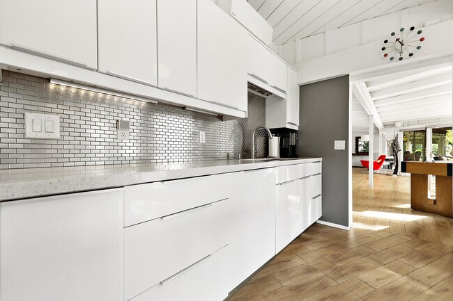 Building Photo - 261 Cordoba Way