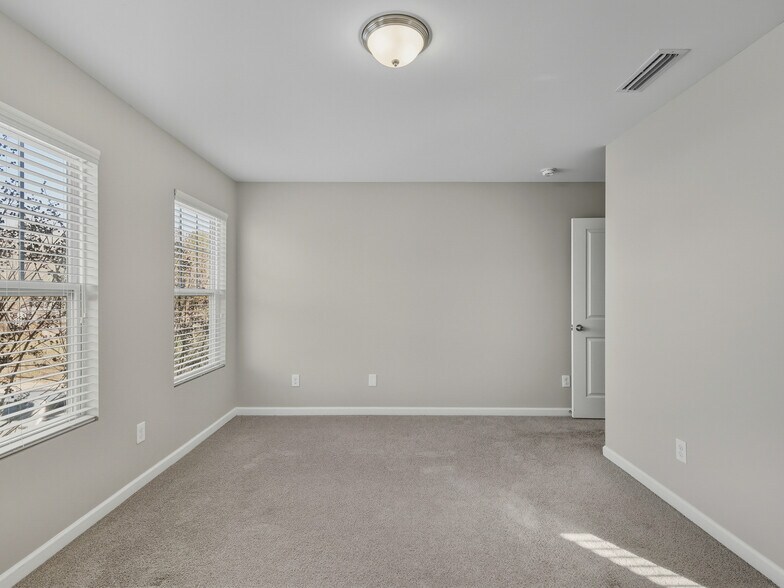 Building Photo - 608 Cahill Ln