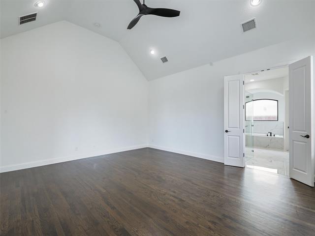 Building Photo - 1500 Le Mans Ln