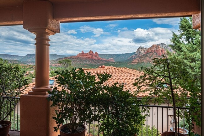 Building Photo - Unfurnished West Sedona Home, 1-year long-term rental