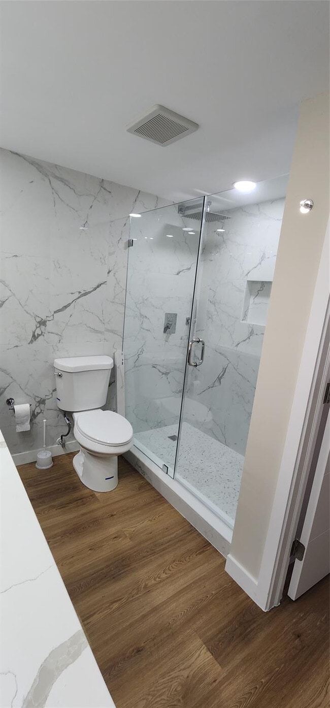 Building Photo - 3150 N Palm Aire Dr