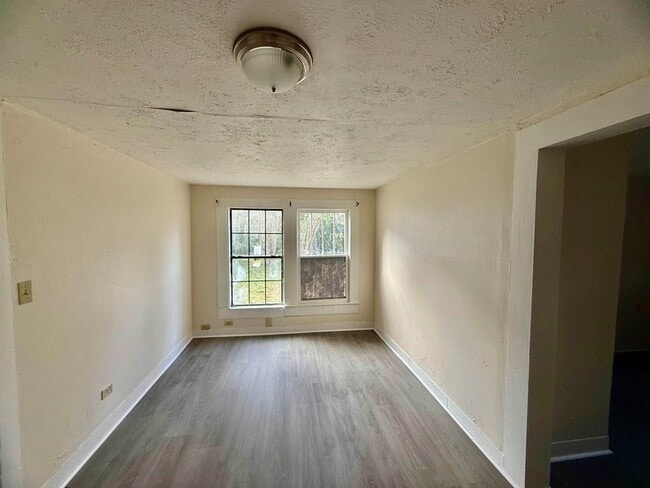 Building Photo - 470 S 3rd St