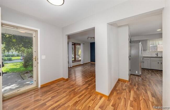 Building Photo - 41415 Harvard Dr