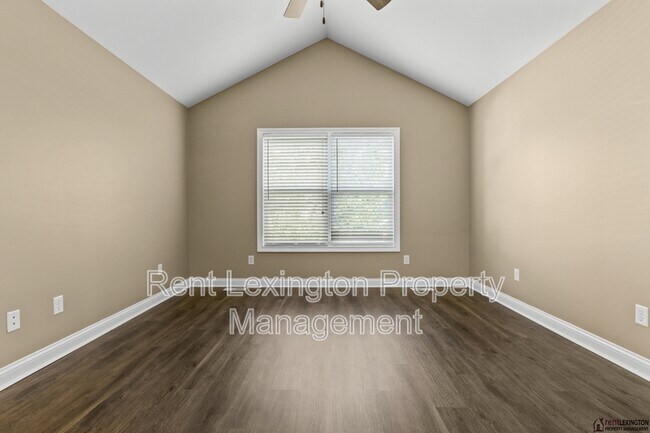 Building Photo - 2212 Pokeberry Park