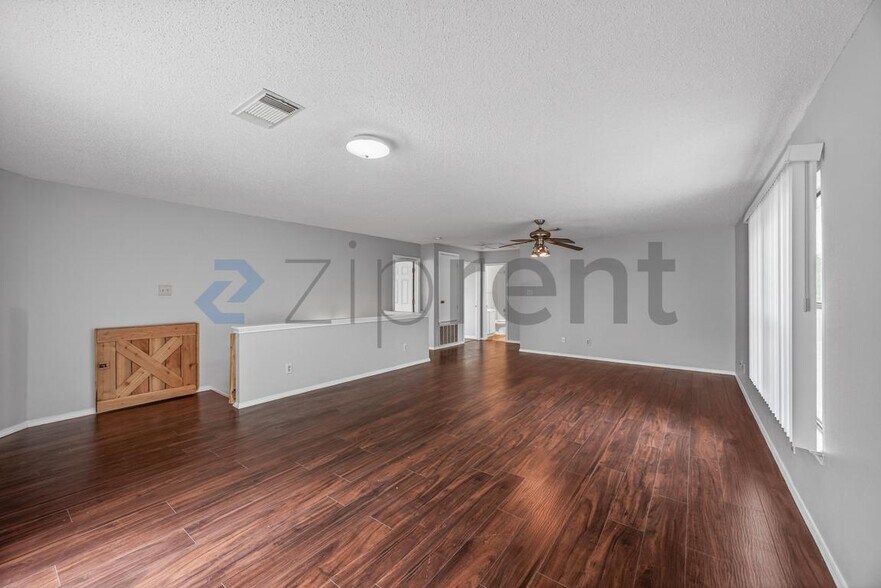 Building Photo - Unit