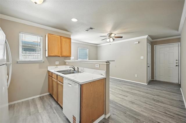 Building Photo - 1321 Village Garden Dr