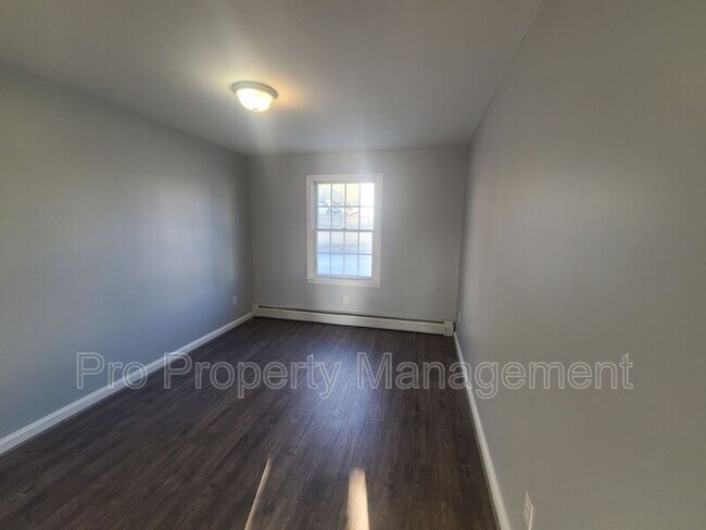 Building Photo - 129 Railroad St