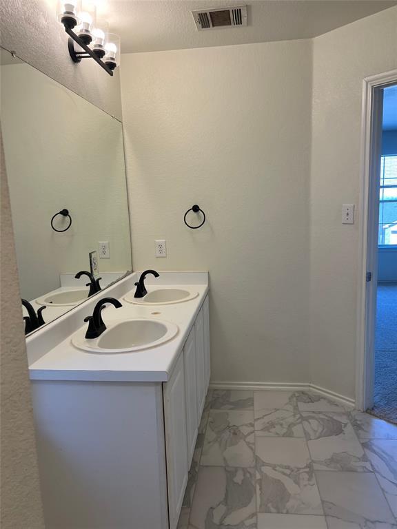 Building Photo - 1209 Amberwood Loop