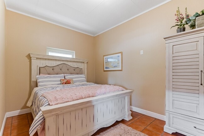 Building Photo - 327 Elm Lodge Dr