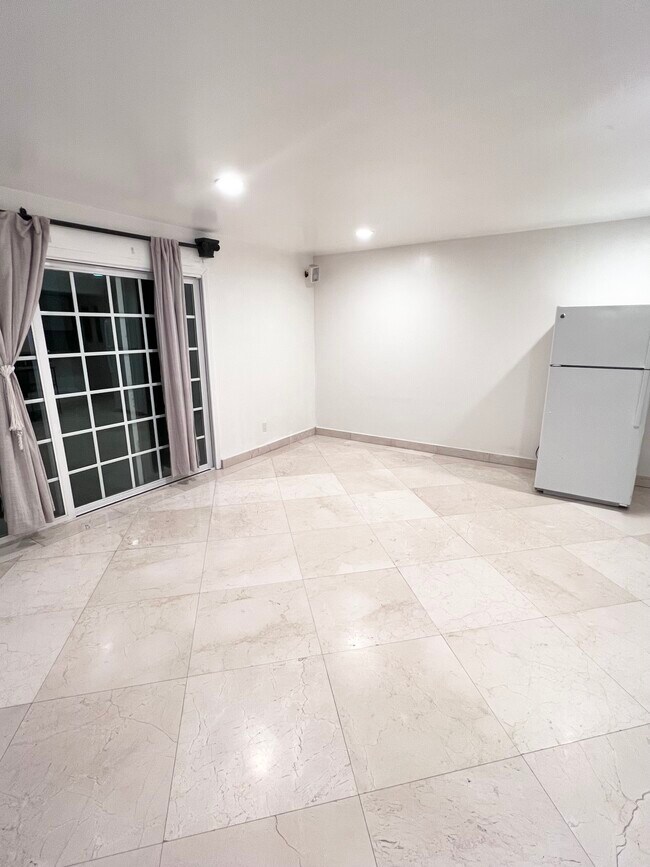 Building Photo - 22924 De Kalb Dr