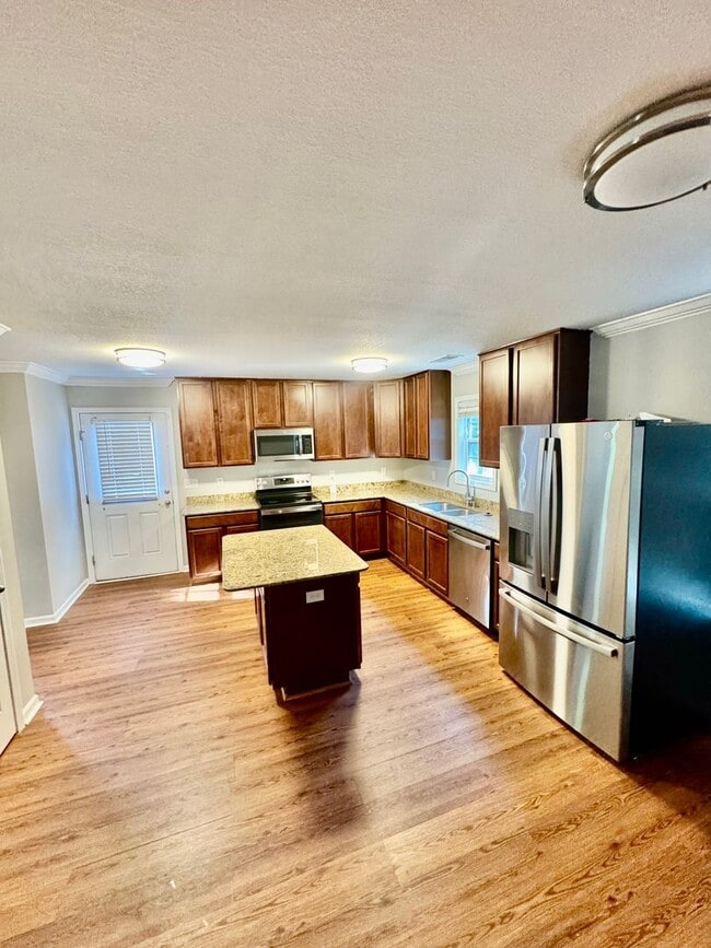 Building Photo - Blythewood home near Ft Jackson & Scout Motors