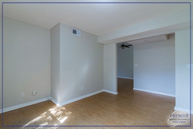 Building Photo - ***2+DEN/2 BATH***CENTRAL NAPLES***CYPRESS...