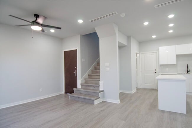 Building Photo - 2832 Mansfield St