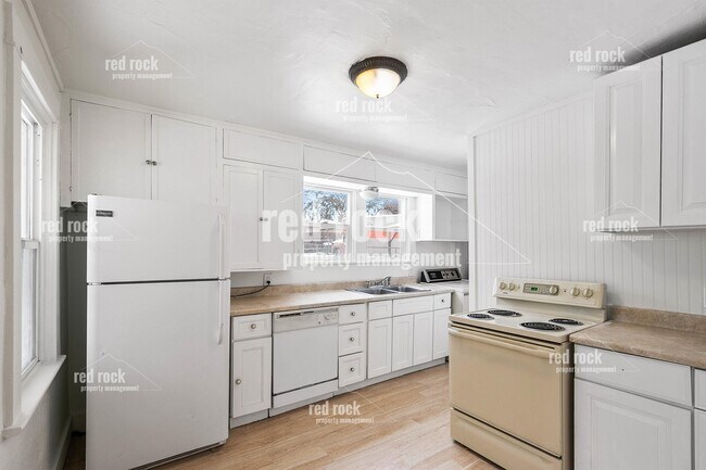 Building Photo - 1517 E Bridgeport Ave