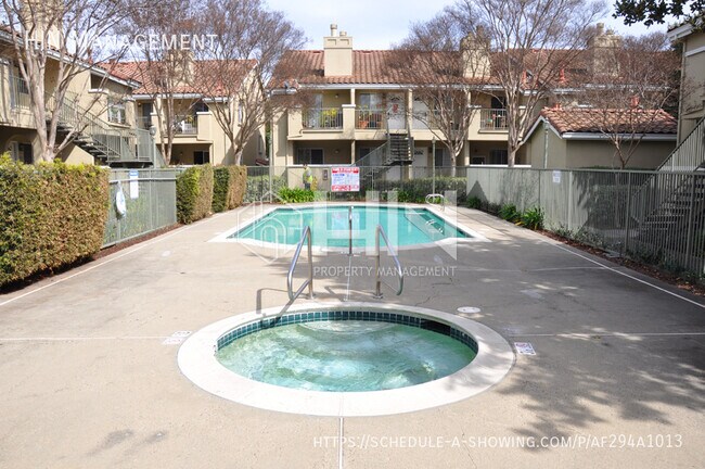 Building Photo - 527 Arbor Way