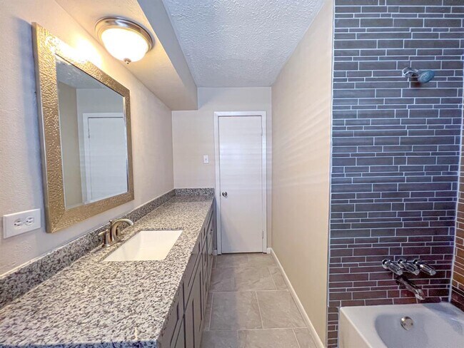 Building Photo - 2815 Monticello Dr