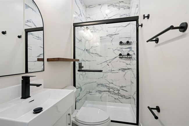 Building Photo - Freshly Renovated 2 Bedroom in Bloomfield available NOW! Includes off-street parking!