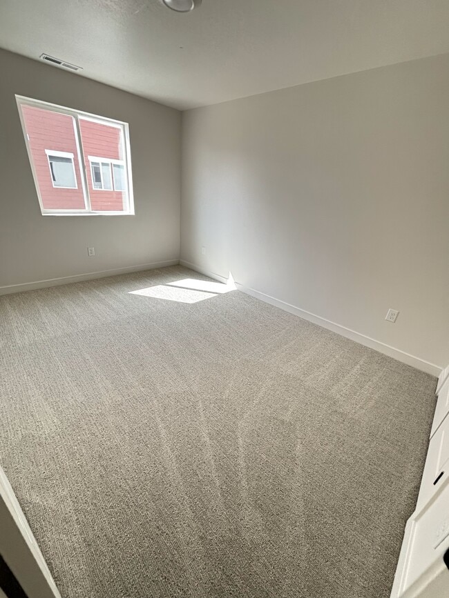 Building Photo - 6152 S 4640 W