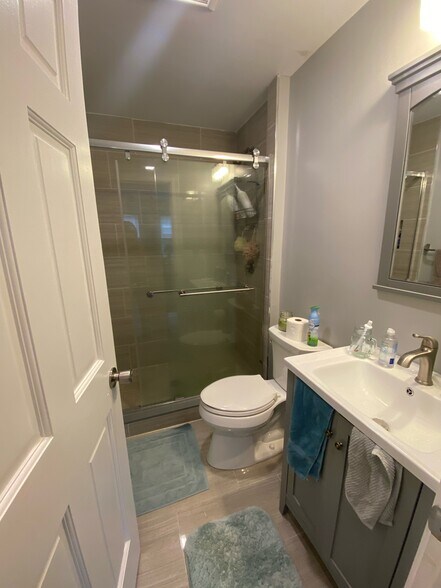 Building Photo - 71 Hillside St