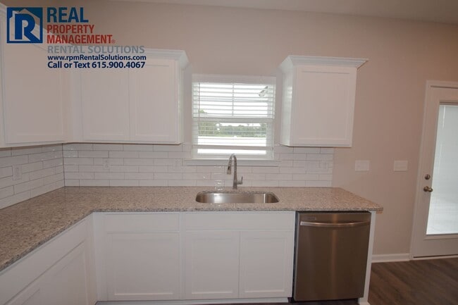 Building Photo - New home in a great location in Murfreesboro! Attached garage and fenced-in back yard!