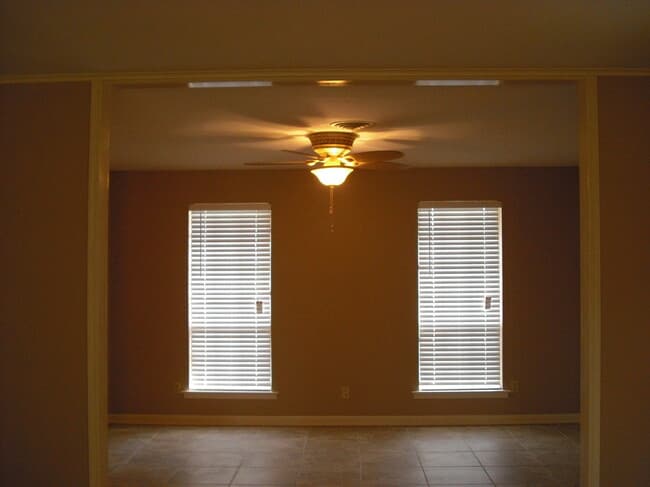 Building Photo - 1514 Lakewood Dr