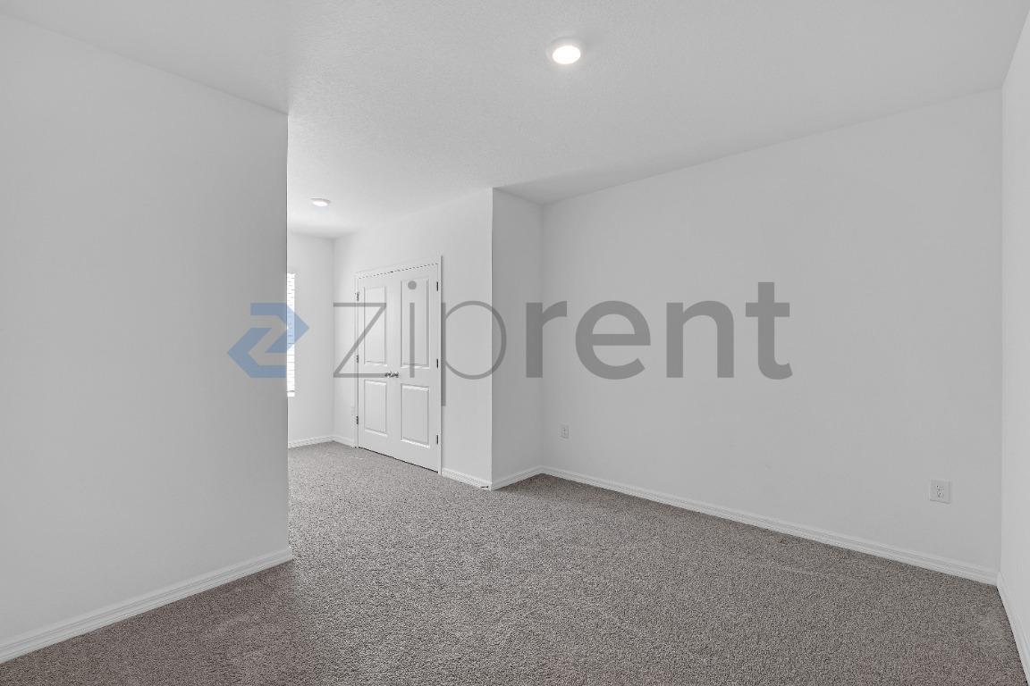 Building Photo - Unit
